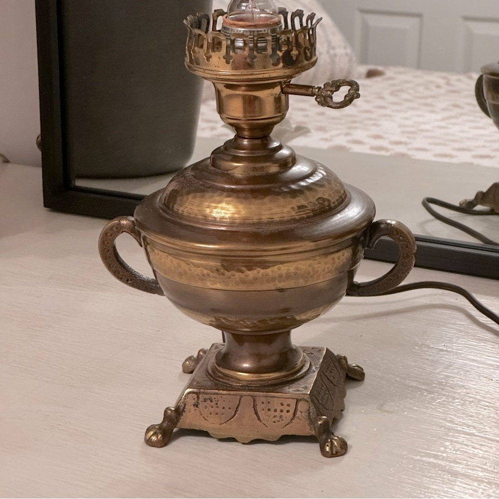 Vintage Hammer Brass Table Lamp